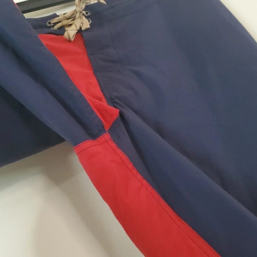 Patagonia Mens Wavefarer Board Shorts Size 32 Stretch Red Navy Pocket - Picture 4 of 12